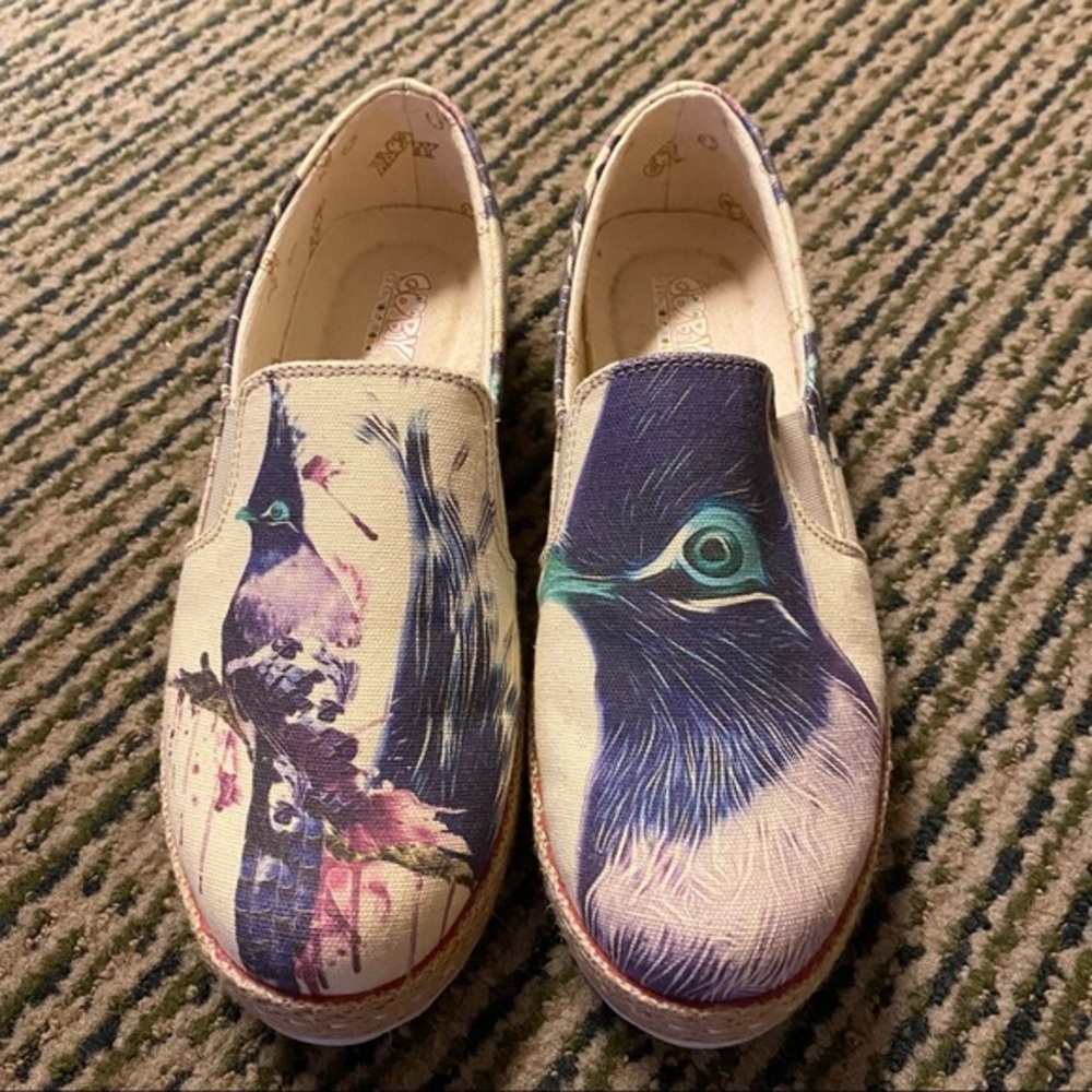 Goby Shoes Womens  Size 39  ‎ (8.5-9) Slip On Bird Graphic  White Blue Pu…